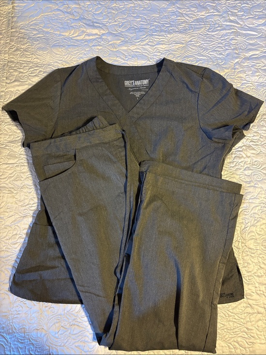 Grey's Anatomy Pants - Grey's Anatomy Women's Scrub Top in Charcoal